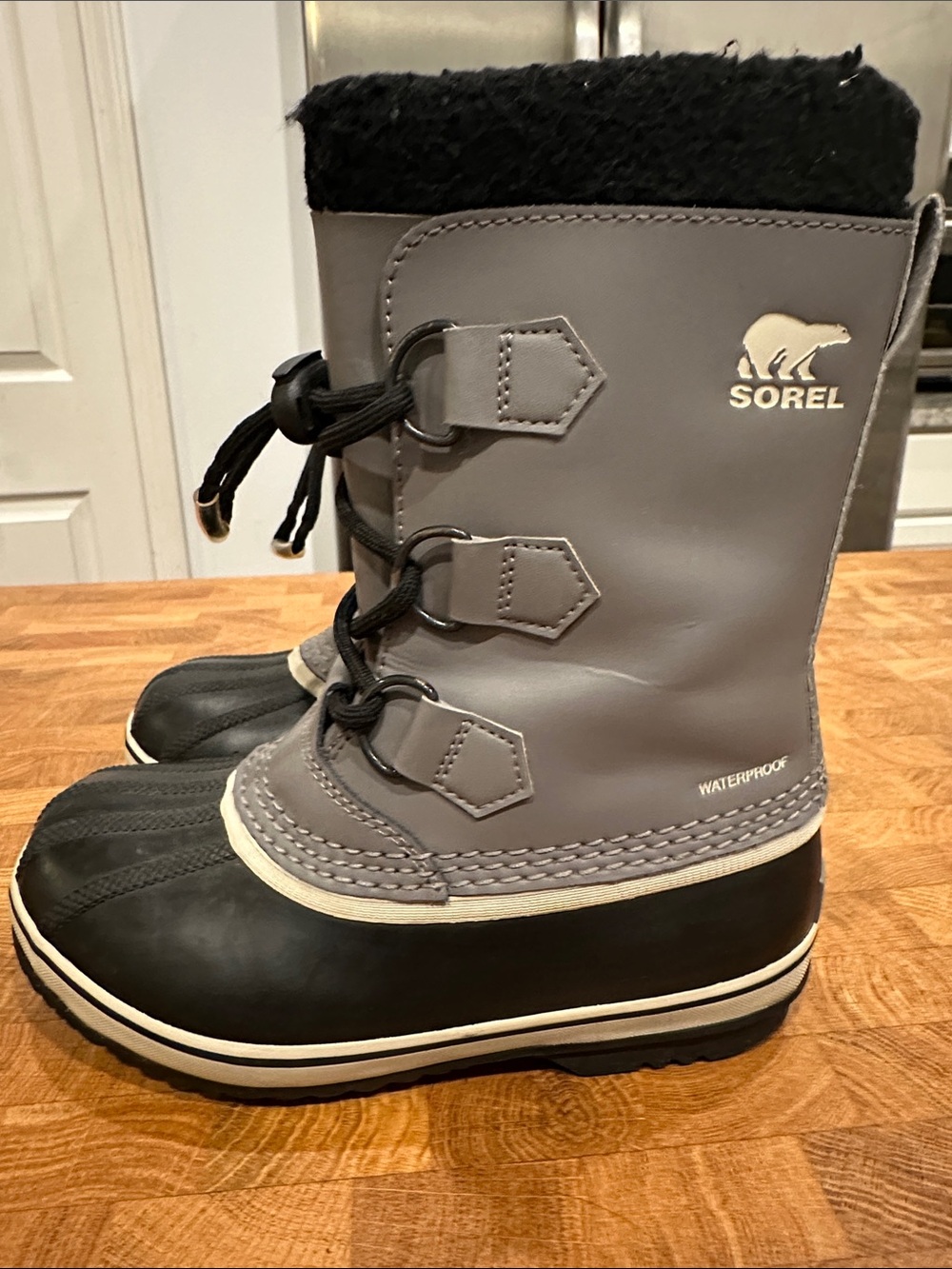 Sorel Kids Yoot Pac boots size 1